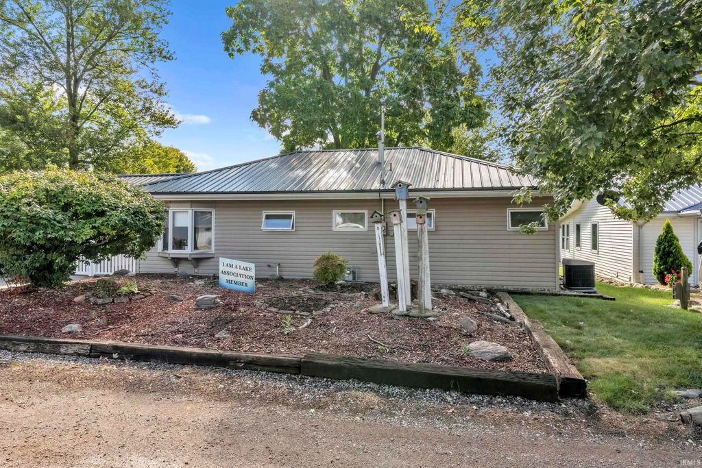 Photo of 11930 E 690 S, Hudson, IN 46747 (MLS # 202612548)