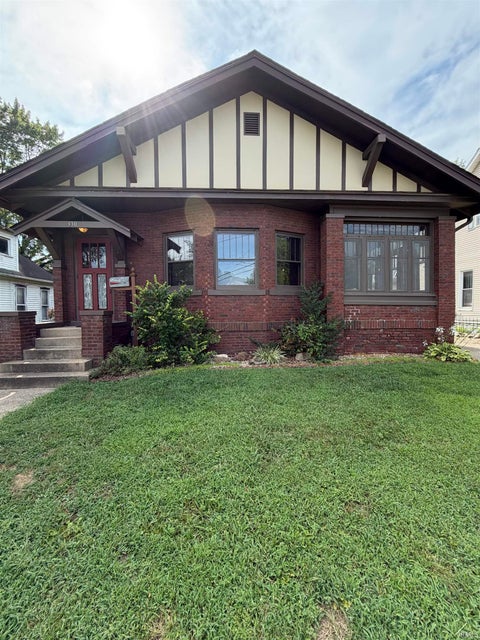 Photo of 330 S Jefferson Street, Bloomfield, IN 47424 (MLS # 202633479)