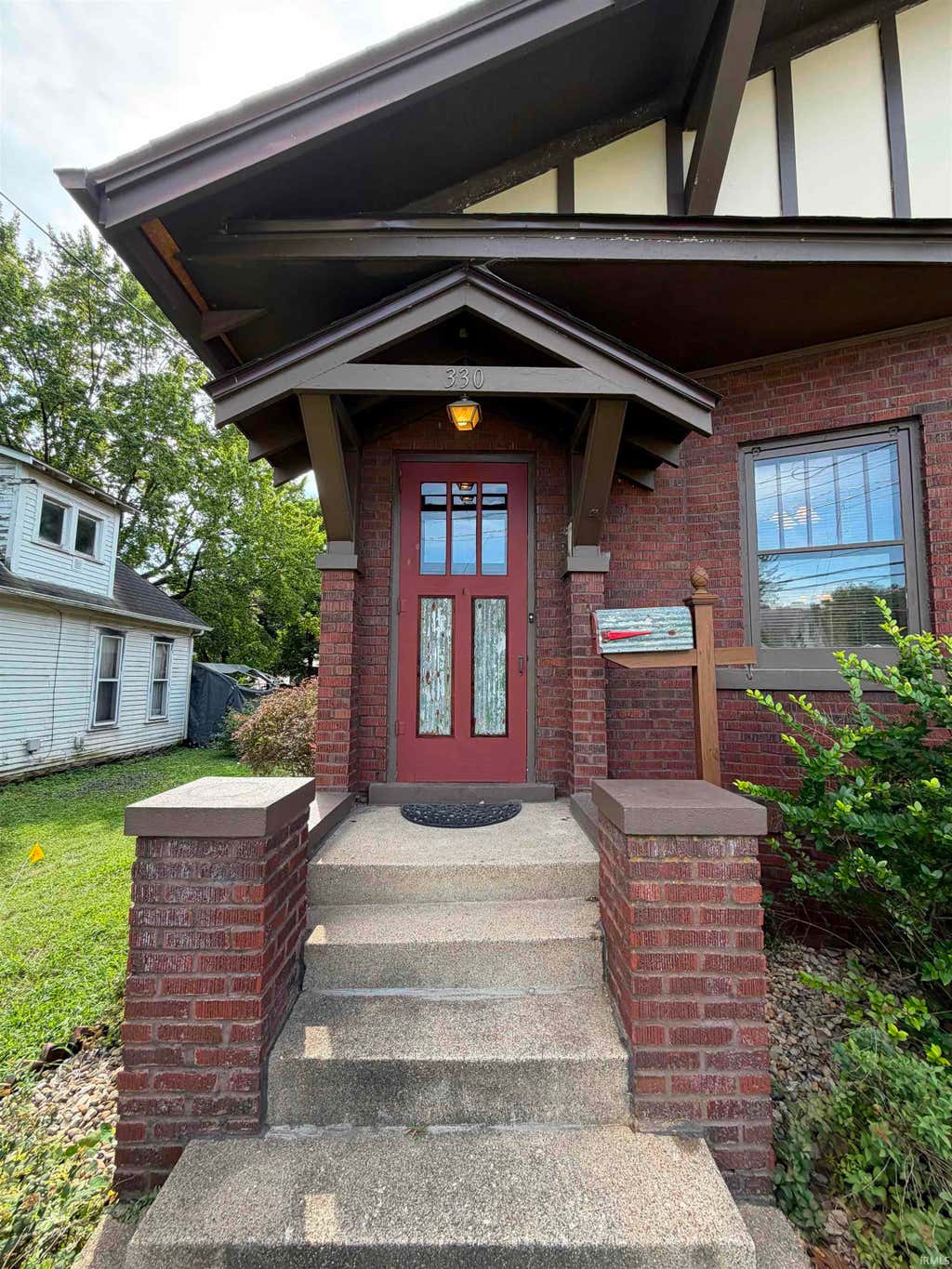 Photo of 330 S Jefferson Street, Bloomfield, IN 47424 (MLS # 202633479)