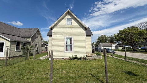 Tiny photo for 1300 Liberty Street, Logansport, IN 46947 (MLS # 202622336)