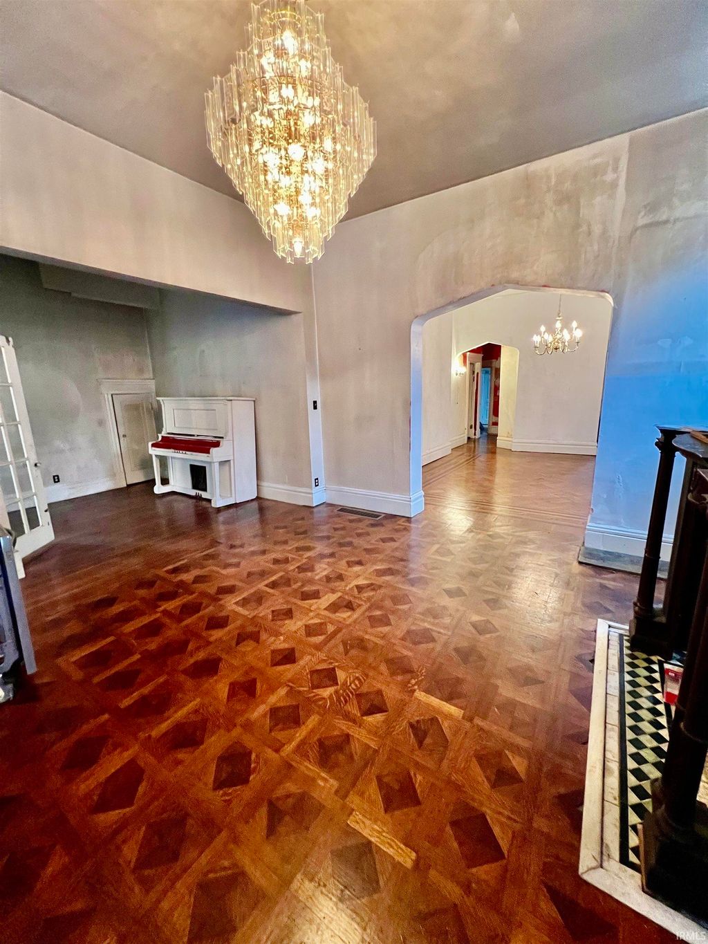 Photo of 301 Washington Avenue, Evansville, IN 47713 (MLS # 202546899)