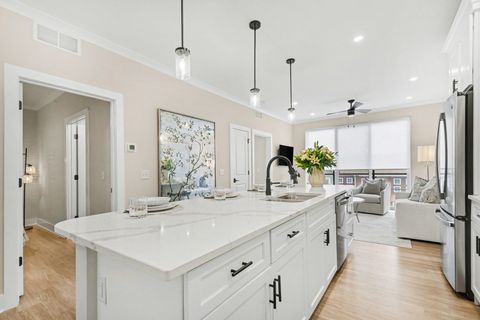 Tiny photo for 1010 Corby Boulevard #312, South Bend, IN 46617 (MLS # 202612686)