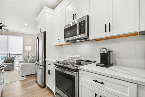 Tiny photo for 1010 Corby Boulevard #312, South Bend, IN 46617 (MLS # 202612686)