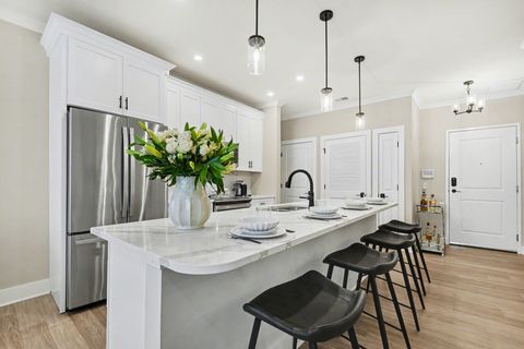 Tiny photo for 1010 Corby Boulevard #312, South Bend, IN 46617 (MLS # 202612686)