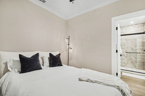 Tiny photo for 1010 Corby Boulevard #312, South Bend, IN 46617 (MLS # 202612686)