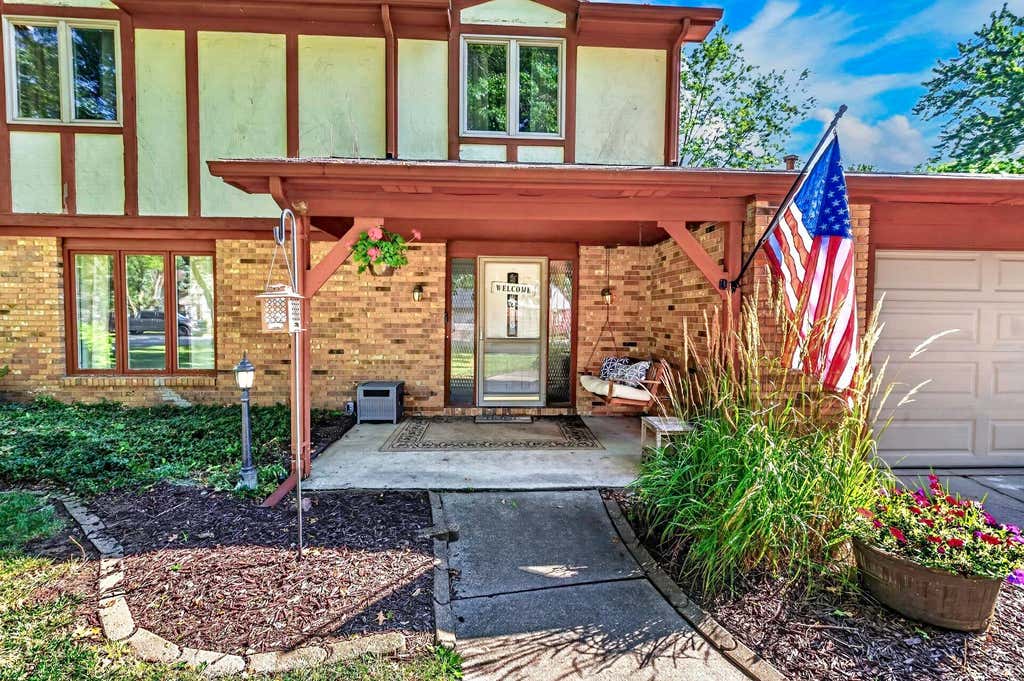 Photo of 4714 W Arlington Park Boulevard, Fort Wayne, IN 46835 (MLS # 202632174)