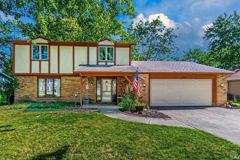 Photo of 4714 W Arlington Park Boulevard, Fort Wayne, IN 46835 (MLS # 202632174)