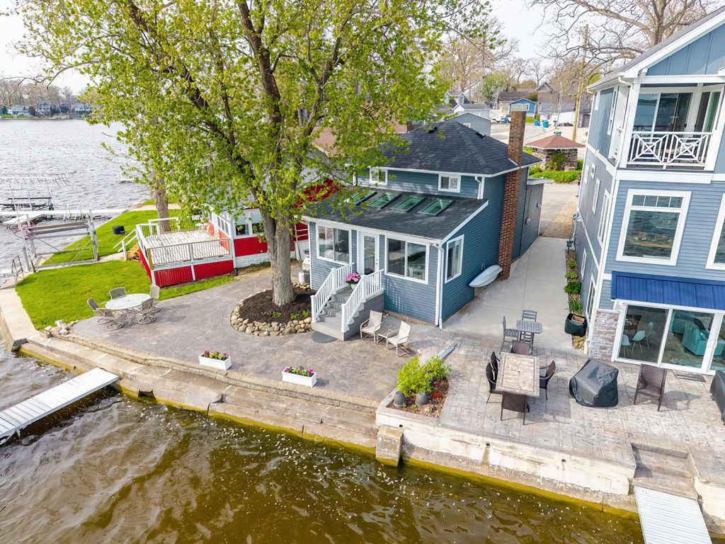 Photo of 980 Lane 221B Hamilton Lake Lk, Hamilton, IN 46742 (MLS # 202615454)