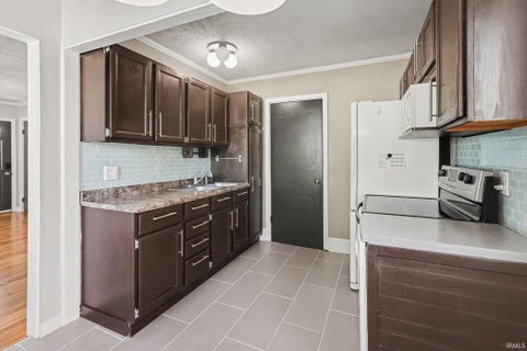 Tiny photo for 2734 Anzio Avenue, South Bend, IN 46615 (MLS # 202629913)