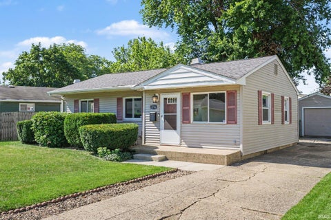 Tiny photo for 2734 Anzio Avenue, South Bend, IN 46615 (MLS # 202629913)