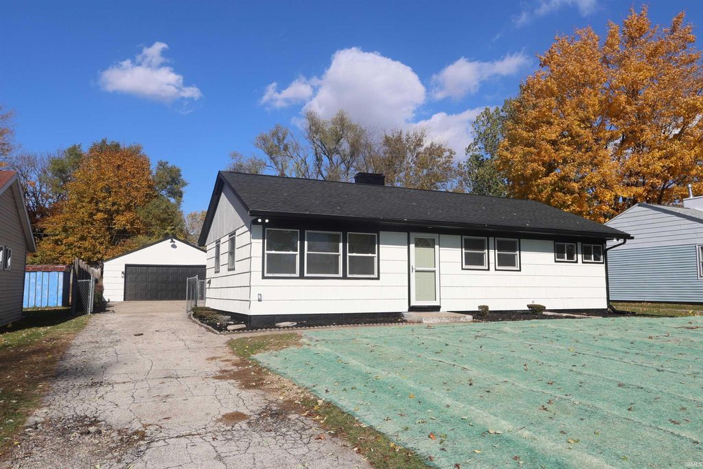 Photo of 19627 Southland Avenue, South Bend, IN 46614 (MLS # 202545285)