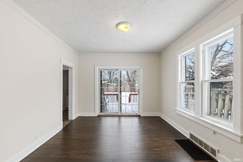 Tiny photo for 137 Bank Street, Elkhart, IN 46516 (MLS # 202602973)