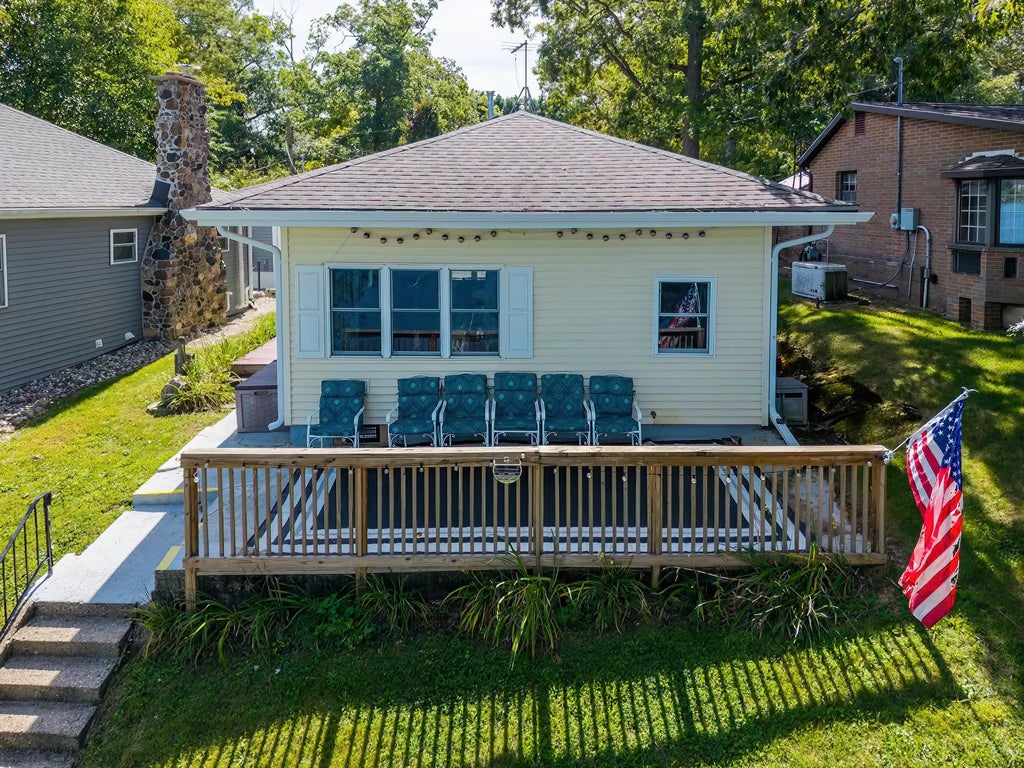 Photo of 9045 E 480 S, Wolcottville, IN 46795 (MLS # 202638105)