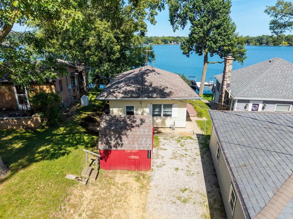 Photo of 9045 E 480 S, Wolcottville, IN 46795 (MLS # 202638105)