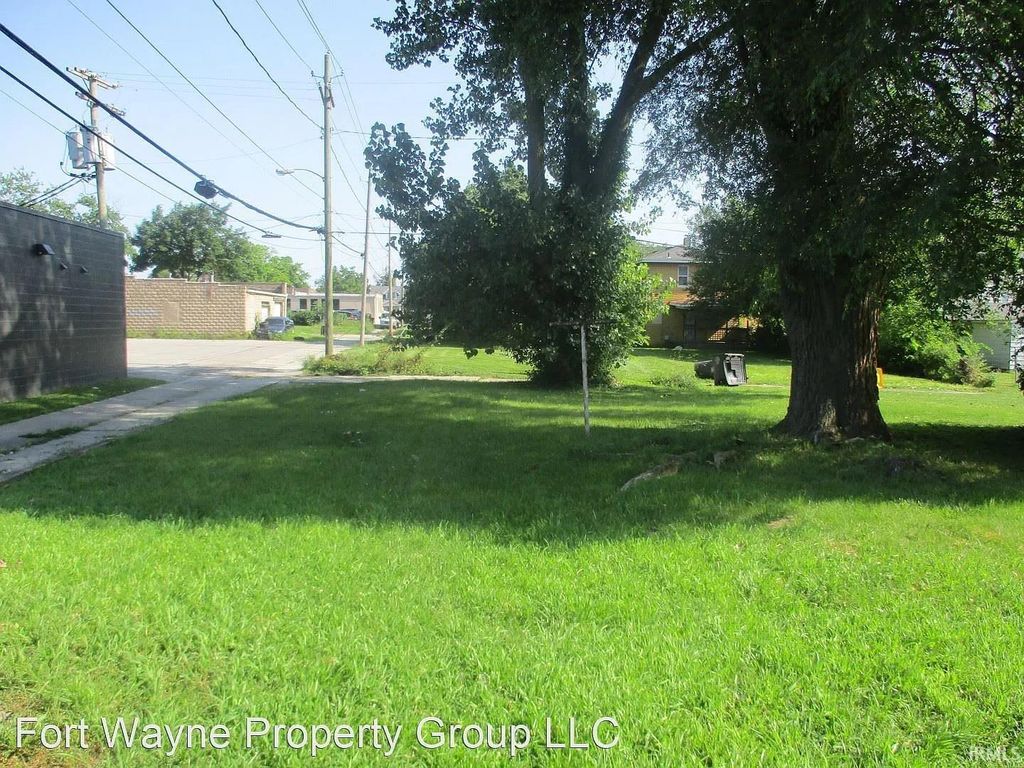 Photo of 415 Agnes Street, Fort Wayne, IN 46806 (MLS # 202615025)