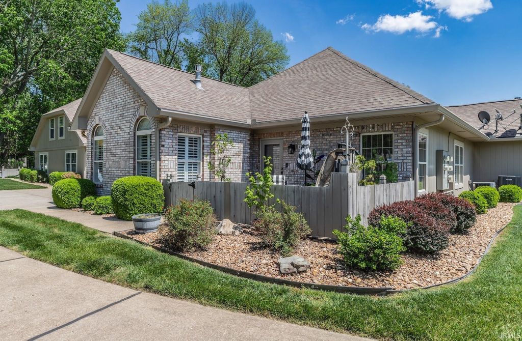 Photo of 8000 River Park Way, Evansville, IN 47715 (MLS # 202614617)