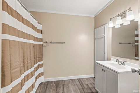 Tiny photo for 209 E Borley Avenue, Mishawaka, IN 46545 (MLS # 202601868)