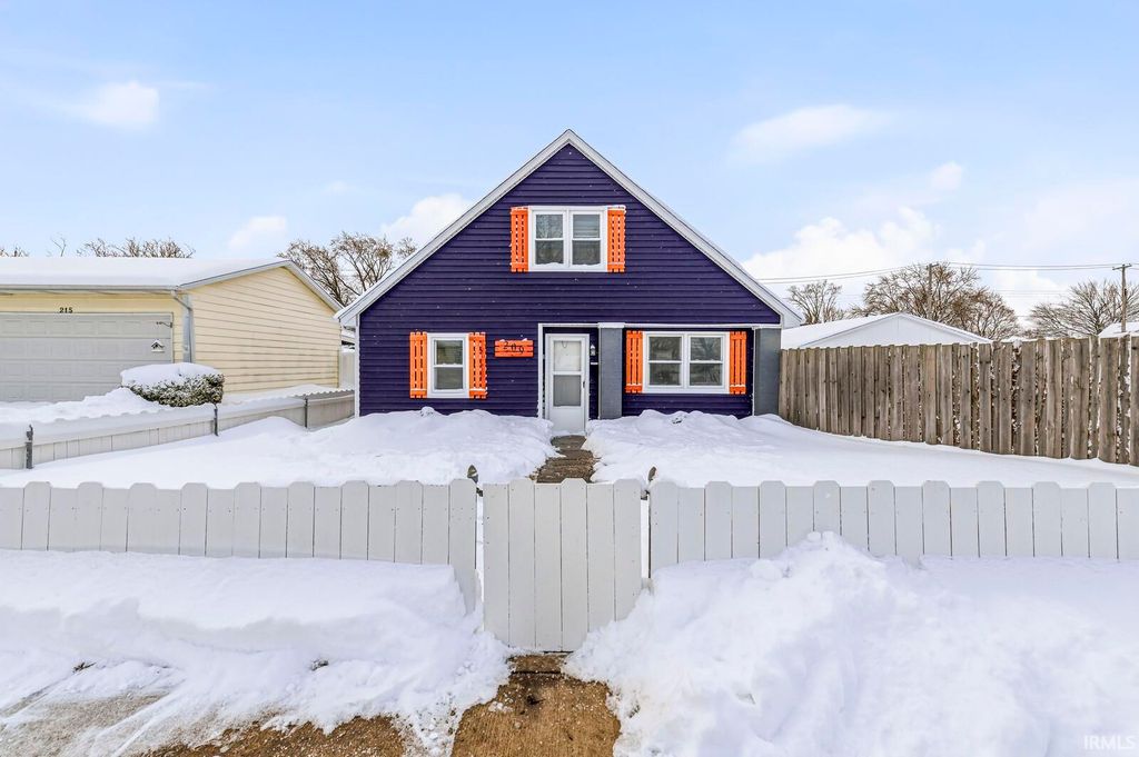Photo of 209 E Borely Avenue, Mishawaka, IN 46545 (MLS # 202601868)