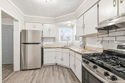 Tiny photo for 209 E Borley Avenue, Mishawaka, IN 46545 (MLS # 202601868)