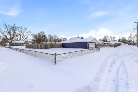 Tiny photo for 209 E Borley Avenue, Mishawaka, IN 46545 (MLS # 202601868)