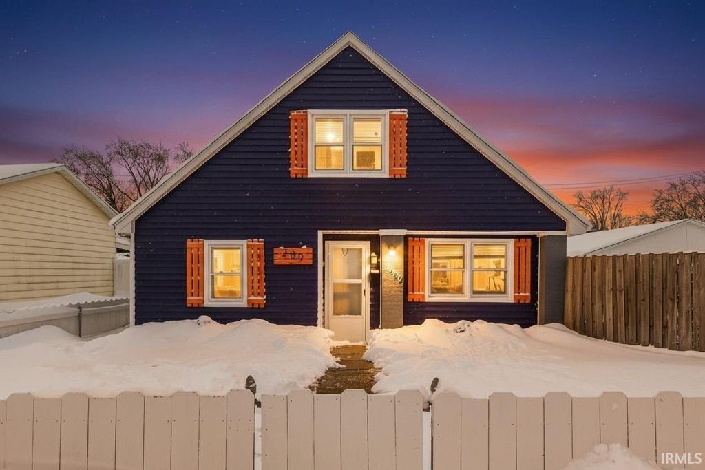 Photo of 209 E Borely Avenue, Mishawaka, IN 46545 (MLS # 202601868)