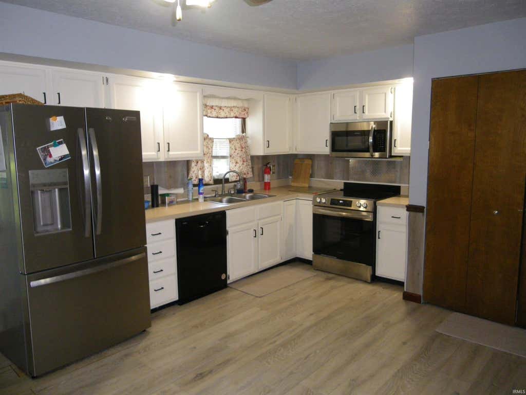 Photo of 10199 Kimberly Lane, Newburgh, IN 47630 (MLS # 202625972)