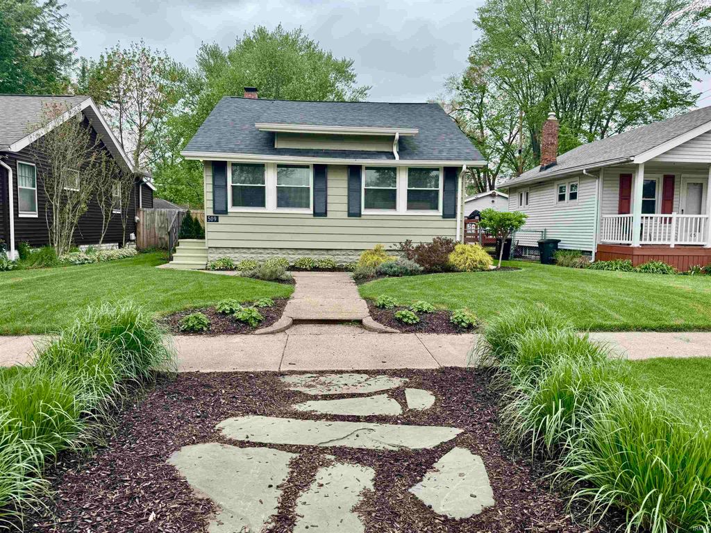 Photo of 509 S 32nd Street, South Bend, IN 46615 (MLS # 202615684)