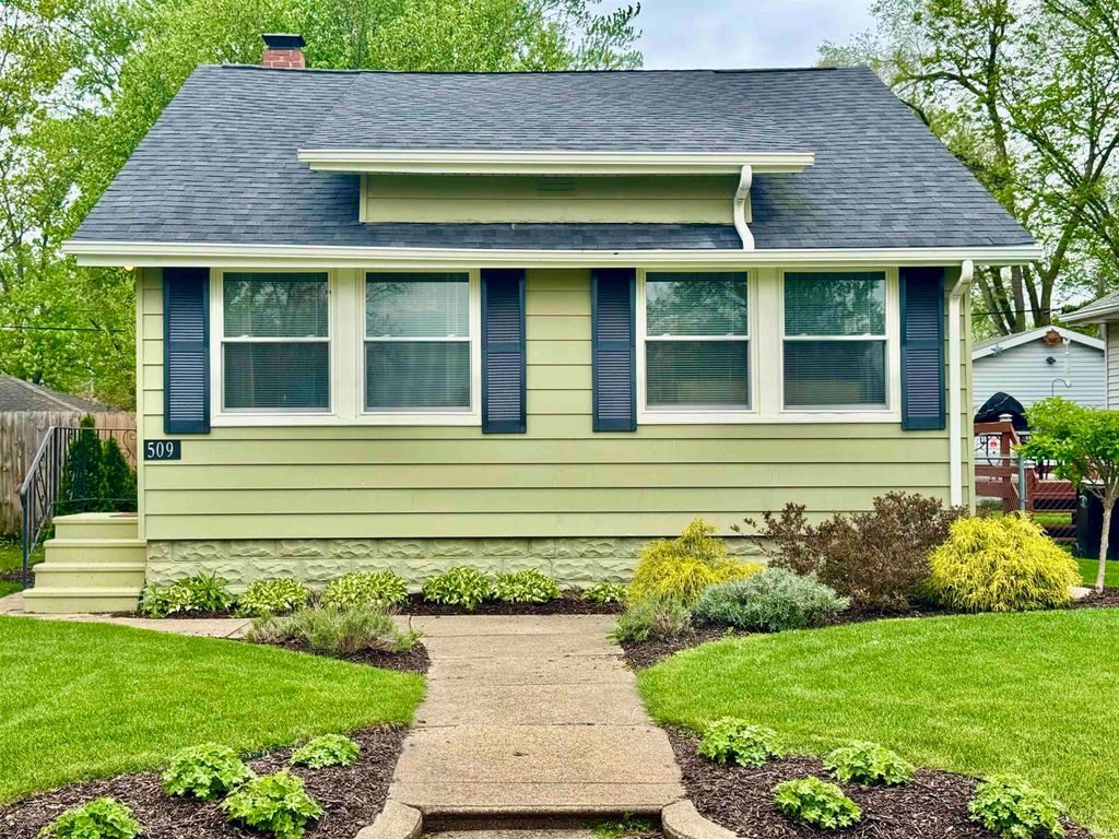 Photo of 509 S 32nd Street, South Bend, IN 46615 (MLS # 202615684)