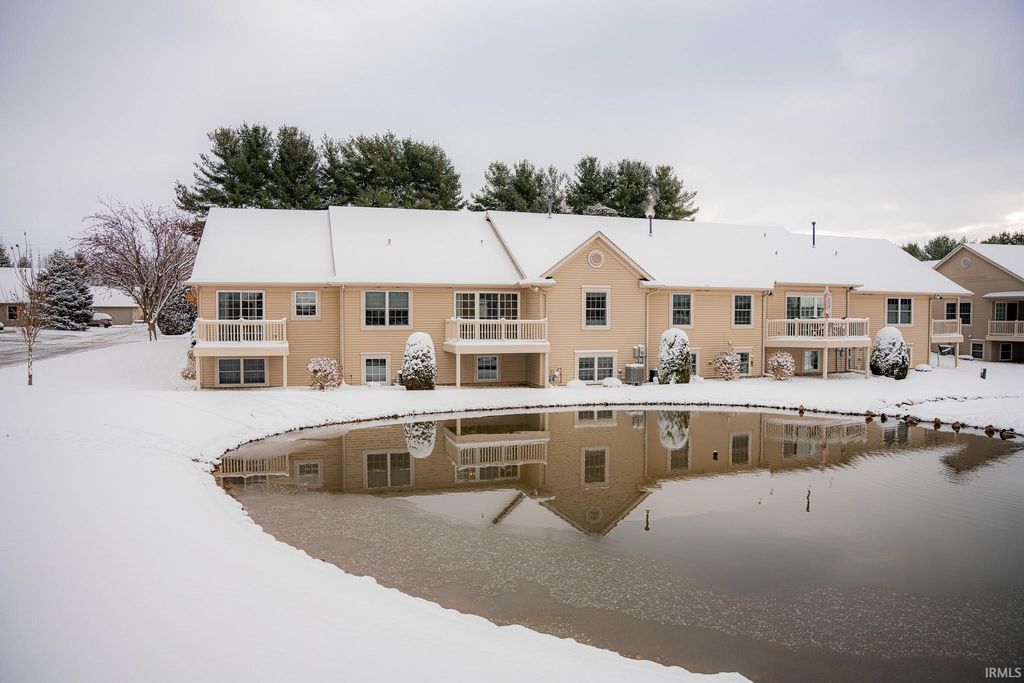 Photo of 1422 Canterbury Court, Goshen, IN 46526 (MLS # 202547548)