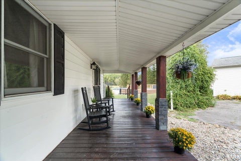 Tiny photo for 4098 E State Rd 38 Road, New Castle, IN 47362 (MLS # 202637870)