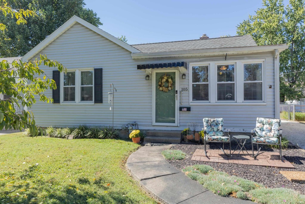 Photo of 105 S Fairlawn Avenue, Evansville, IN 47714 (MLS # 202641551)