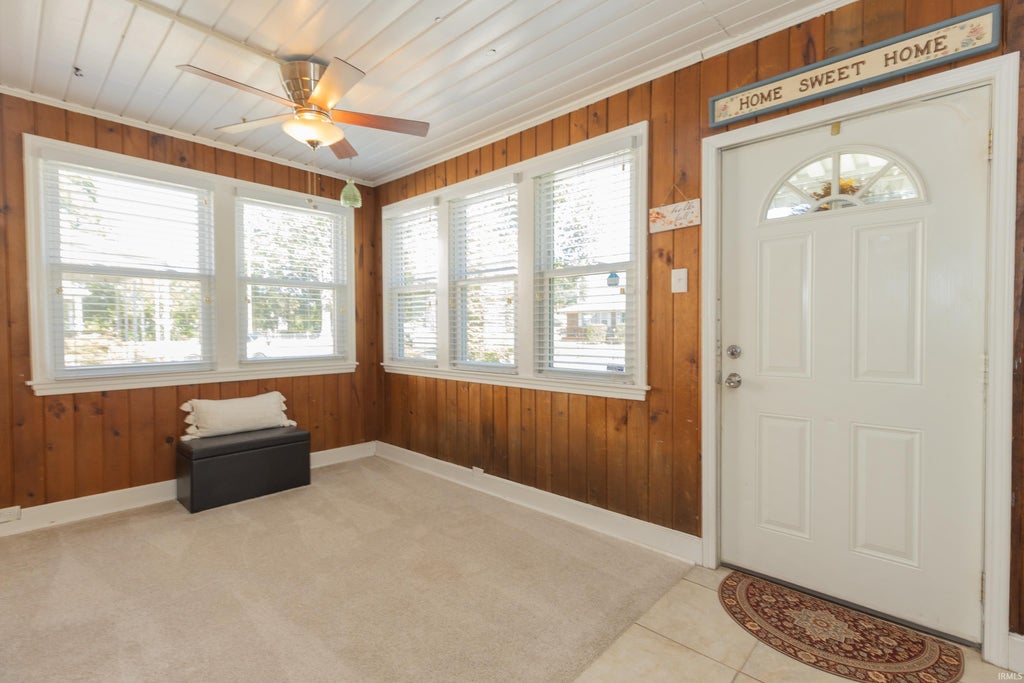 Photo of 105 S Fairlawn Avenue, Evansville, IN 47714 (MLS # 202641551)