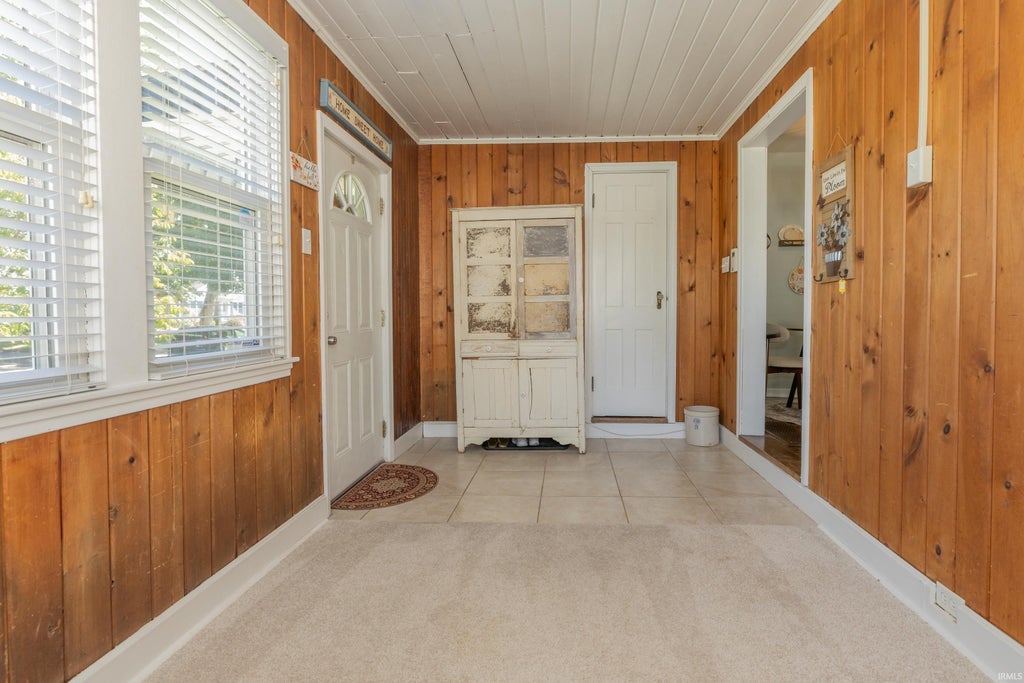 Photo of 105 S Fairlawn Avenue, Evansville, IN 47714 (MLS # 202641551)