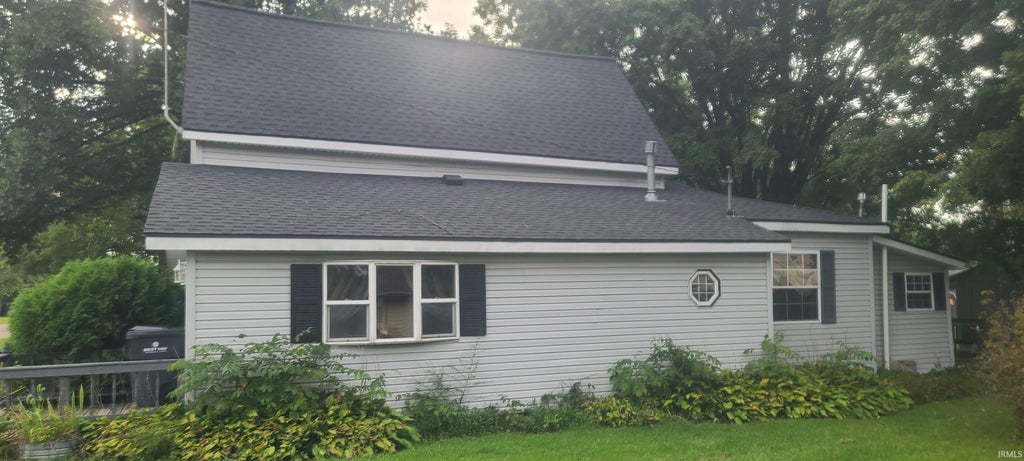 Photo of 514 W Indiana Avenue, Upland, IN 46989 (MLS # 202637799)