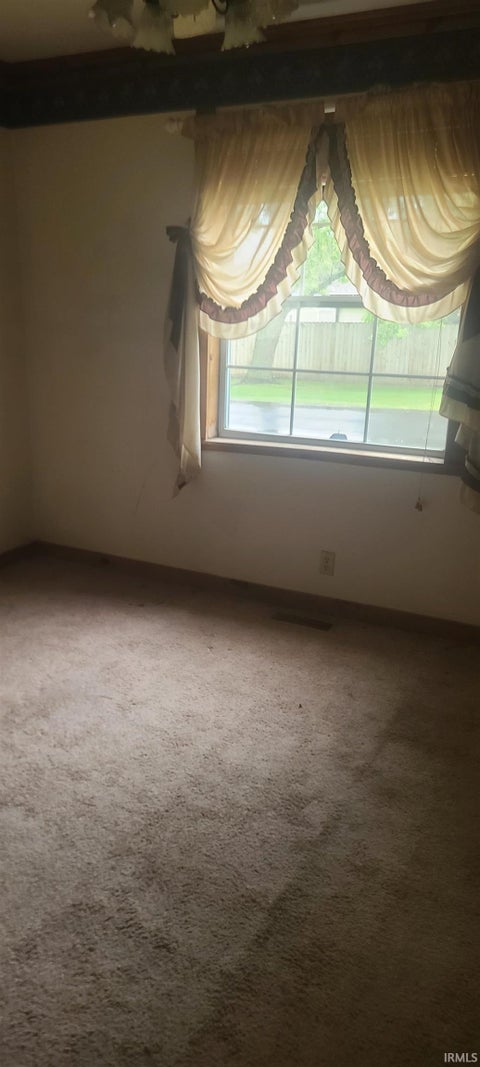 Tiny photo for 514 W Indiana Avenue, Upland, IN 46989 (MLS # 202637799)