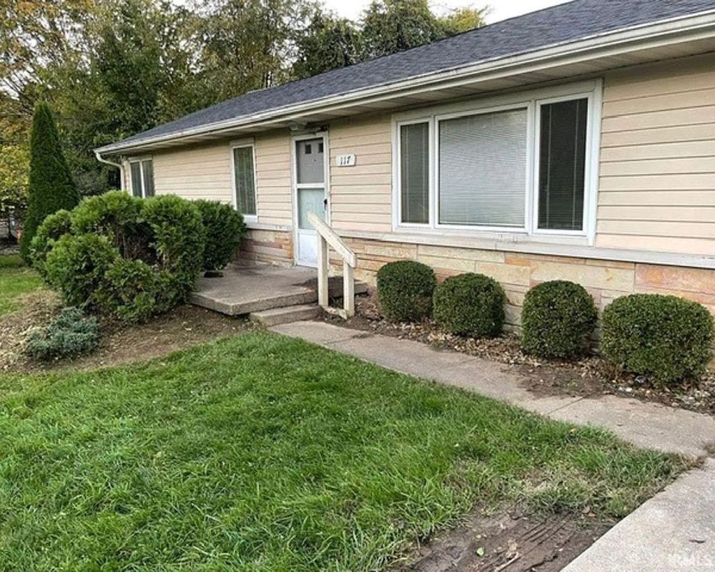 Photo of 117 N Hillsdale Drive, Bloomington, IN 47408 (MLS # 202612013)