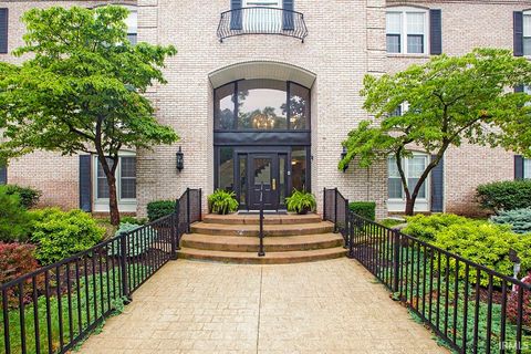 Photo of 1077 Greenleaf Boulevard #101, Elkhart, IN 46514 (MLS # 202613545)