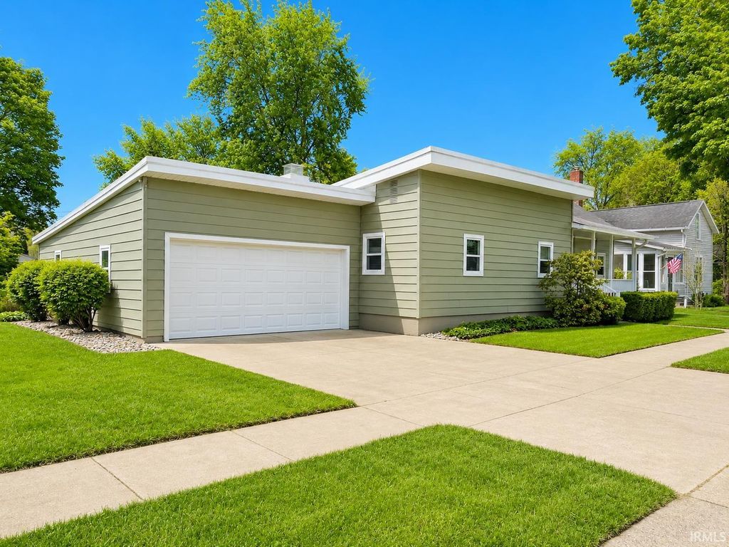Photo of 125 Washington Street, Auburn, IN 46706 (MLS # 202617175)