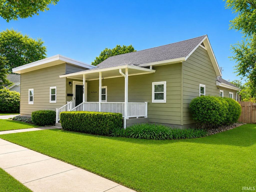 Photo of 125 Washington Street, Auburn, IN 46706 (MLS # 202617175)