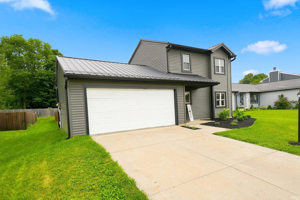 Photo of 606 Granada Drive, Kendallville, IN 46755 (MLS # 202633323)