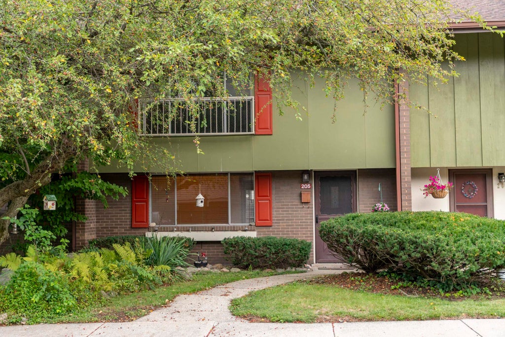 Photo of 2500 Topsfield Road #205 Road, South Bend, IN 46614 (MLS # 202639699)