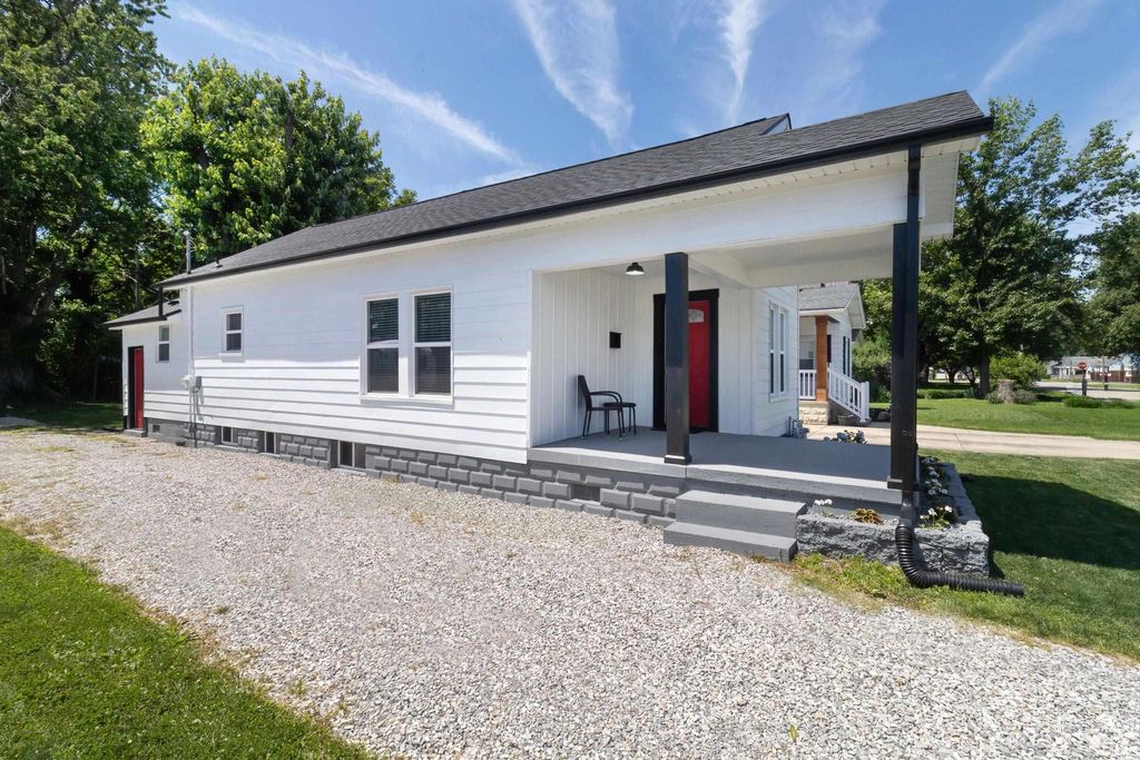 Photo of 1908 Hercules Avenue, Evansville, IN 47711 (MLS # 202621552)