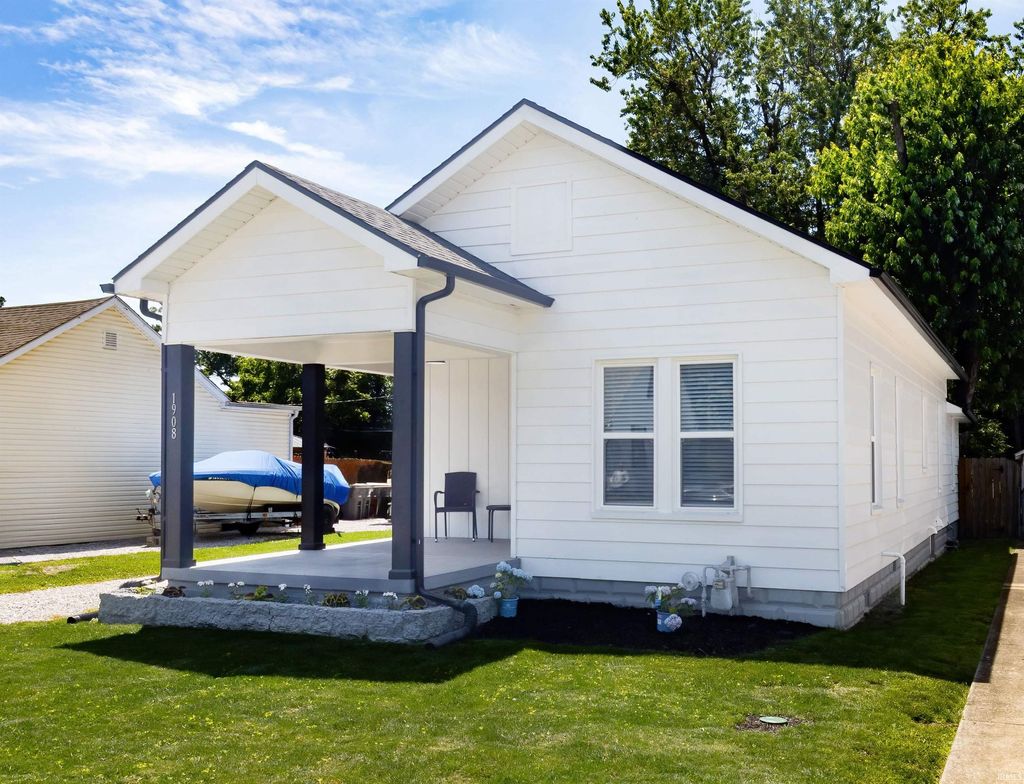 Photo of 1908 Hercules Avenue, Evansville, IN 47711 (MLS # 202621552)