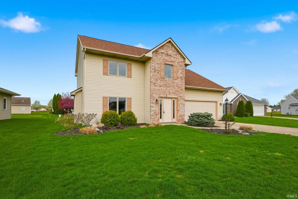 Photo of 814 Larkwillow Court, Huntertown, IN 46748 (MLS # 202613368)