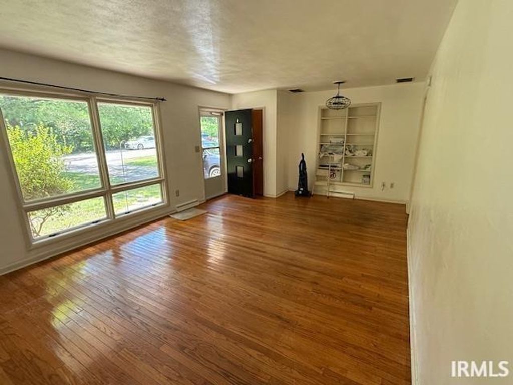 Photo of 905 S Eastside Drive, Bloomington, IN 47401 (MLS # 202608077)