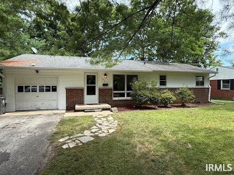 Photo of 905 S Eastside Drive, Bloomington, IN 47401 (MLS # 202608077)