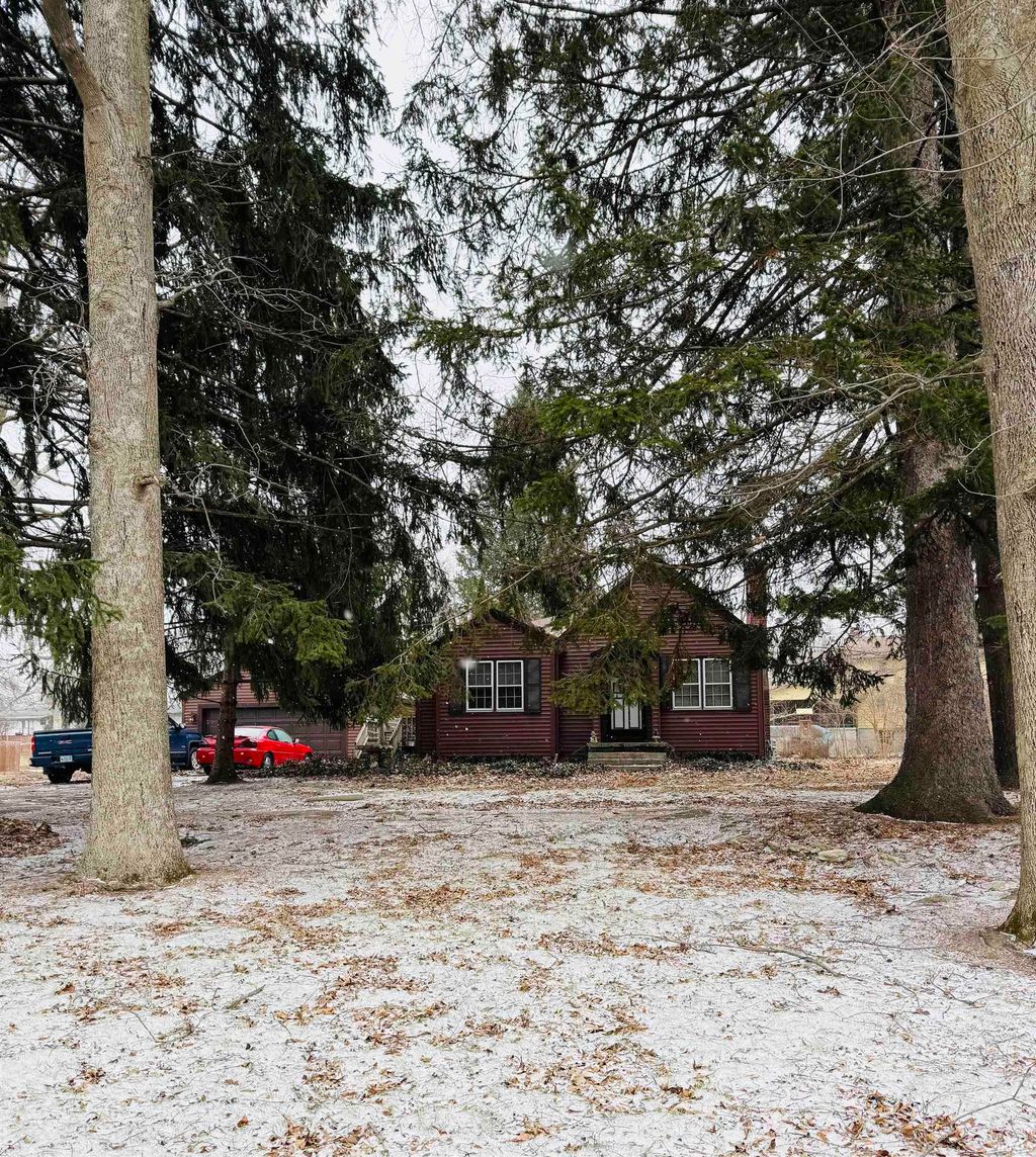 Photo of 4180 N WABASH Road, Marion, IN 46952 (MLS # 202549865)