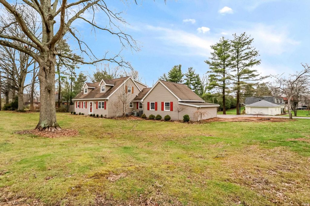 Photo of 814 S Meadowbrook Drive, Bloomington, IN 47401 (MLS # 202609796)