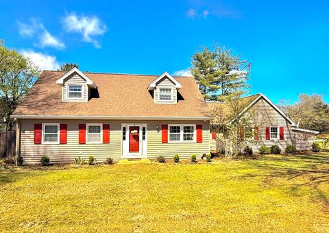 Photo of 814 S Meadowbrook Drive, Bloomington, IN 47401 (MLS # 202609796)