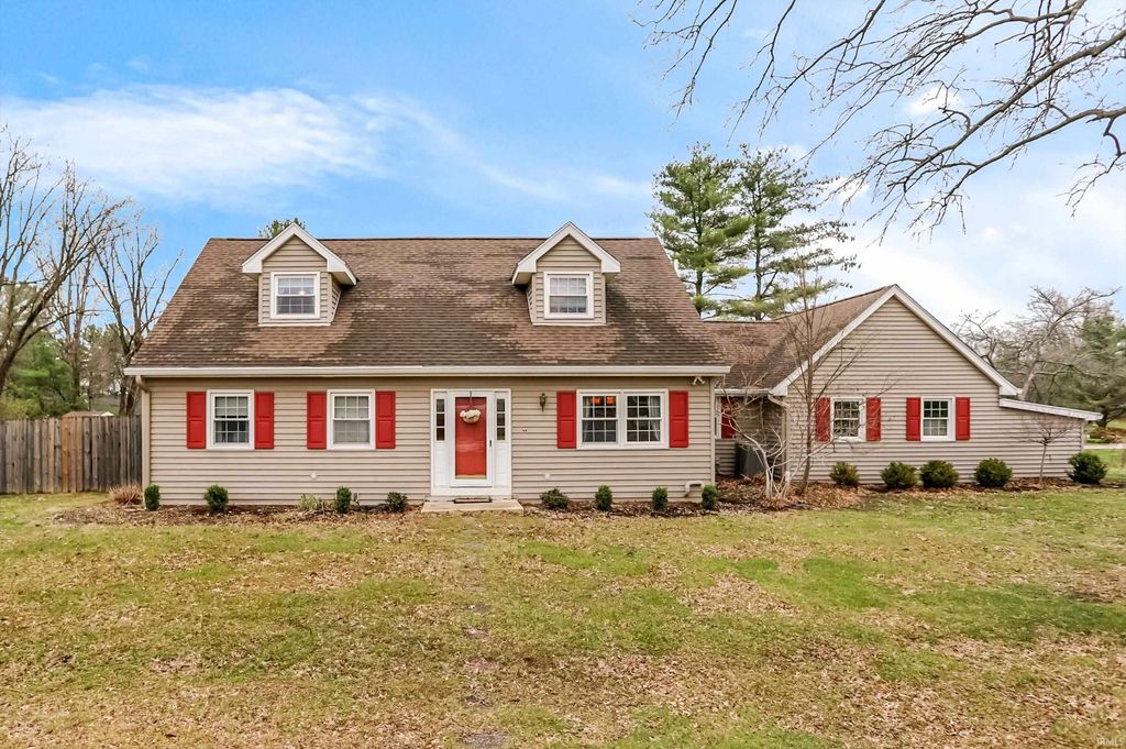 Photo of 814 S Meadowbrook Drive, Bloomington, IN 47401 (MLS # 202609796)